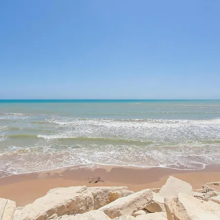 2 Bedroom Stunning In Holiday home Chiaramonte Gulfi